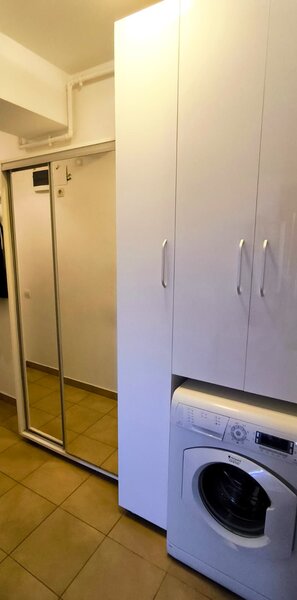 Trapezului, retrasa de la bulevard, zona verde cu terenuri sportive